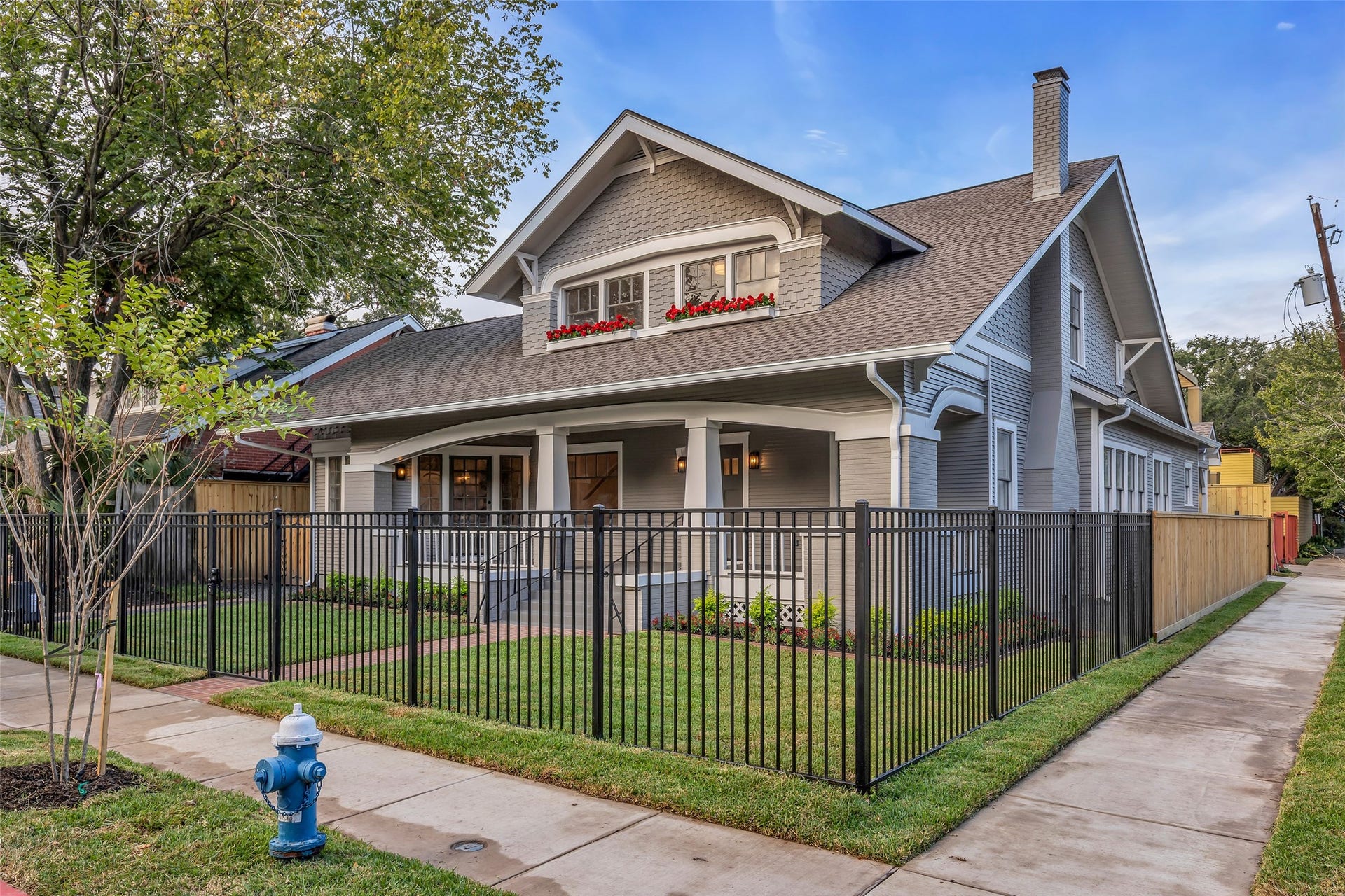 2602 Whitney Street, Houston, TX 77006 2602 Whitney Street, Houston, TX 77006
