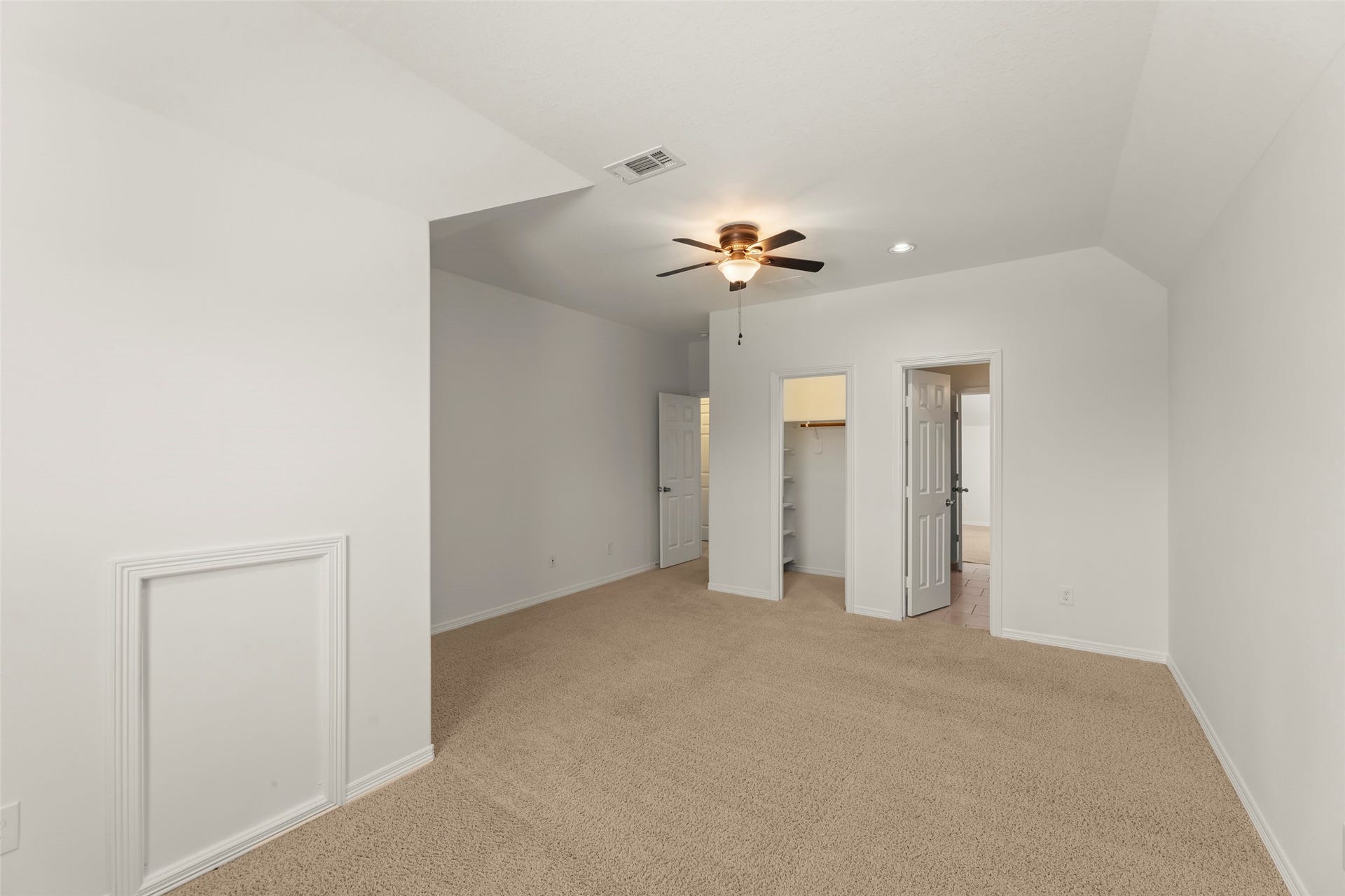 4534 Montcliff Bend Lane, Sugar Land, TX 77479 Plush carpeting, featuring a ceiling fan and ample natural light. The room includes an attached walk-in closet and en suite bathroom for added convenience.