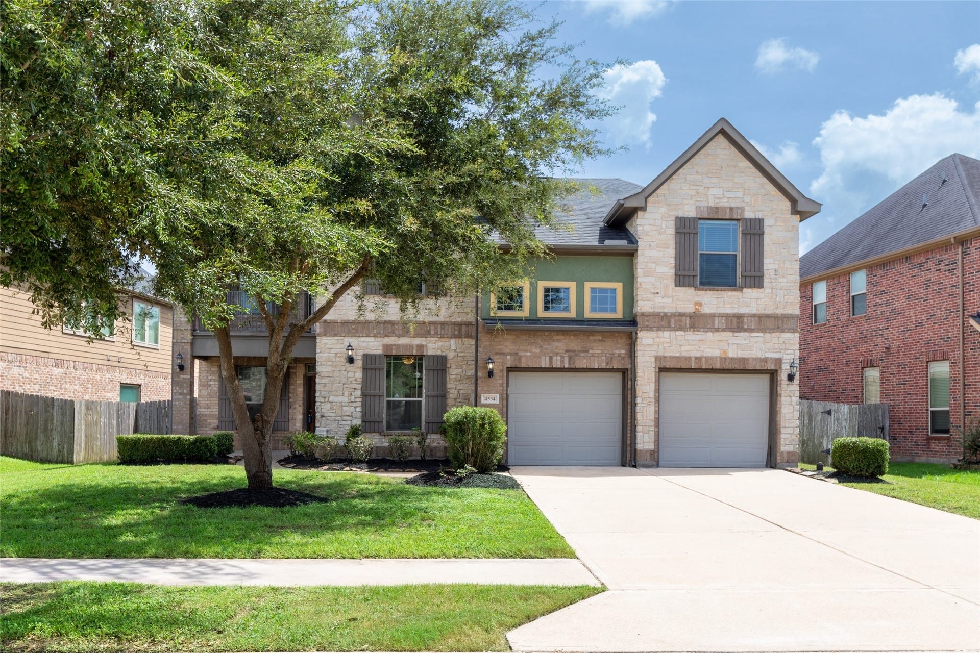 4534 Montcliff Bend Lane, Sugar Land, TX 77479 Stunning two-story home in Millwood at Riverstone Subdivision.