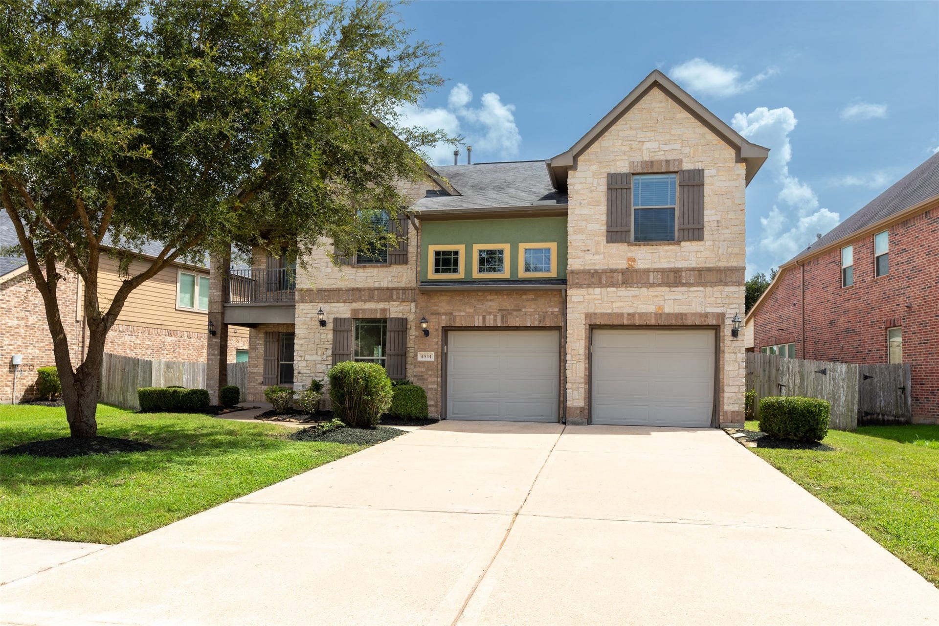 4534 Montcliff Bend Lane, Sugar Land, TX 77479 Beautiful home with stone featuring a spacious two-car garage and well-maintained landscaping on a quiet street.
