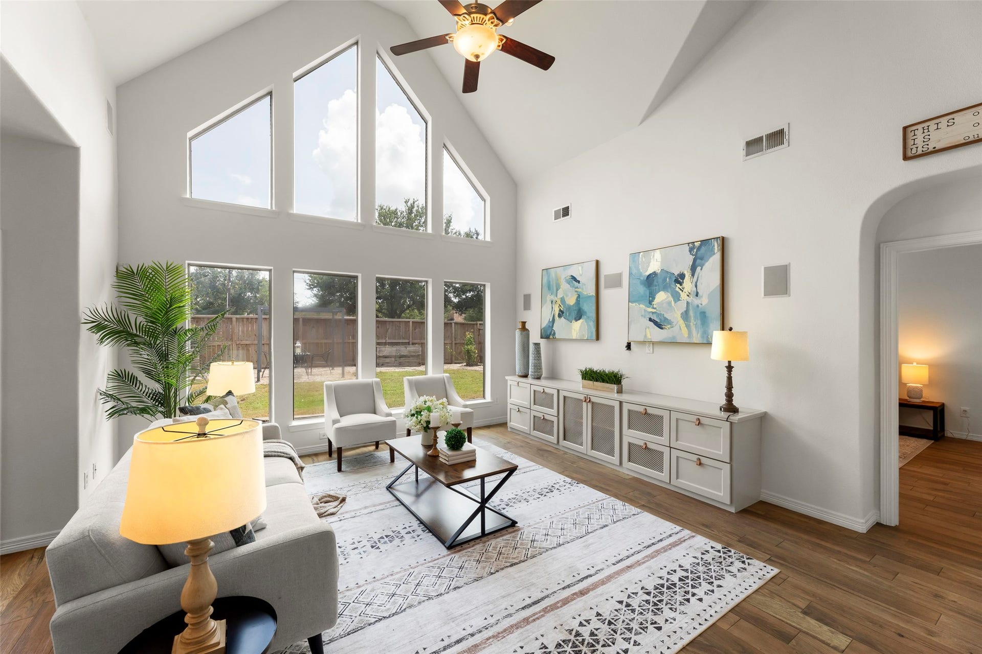 4534 Montcliff Bend Lane, Sugar Land, TX 77479 Vaulted ceilings and abundant natural light from large windows, featuring elegant wood like floors and tasteful modern decor.