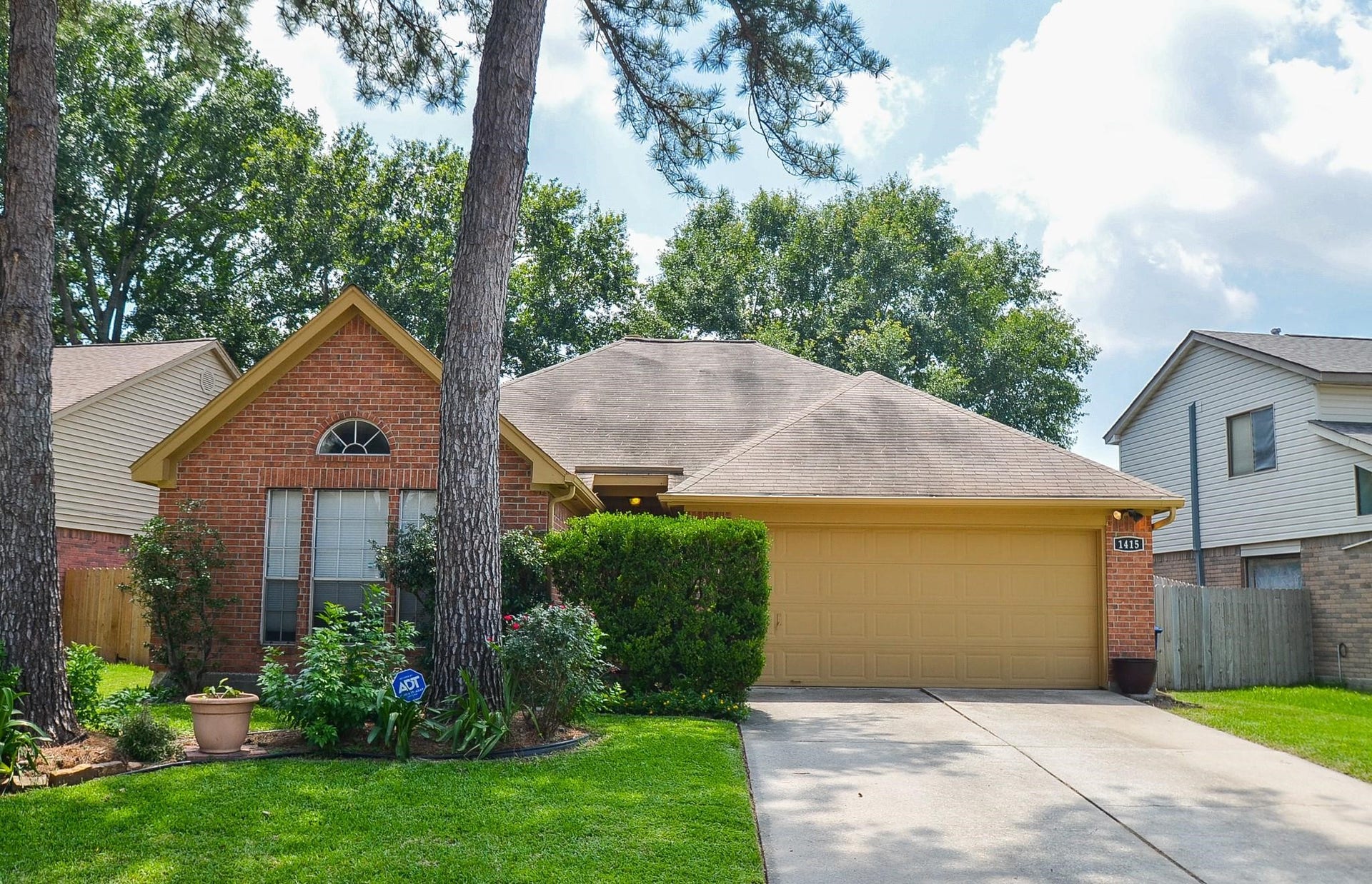 1415 Plumwood Drive, Houston, TX 77014 1415 Plumwood Drive, Houston, TX 77014