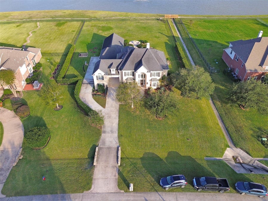 Property photo for 1860 Lake Landing Drive, League City, TX