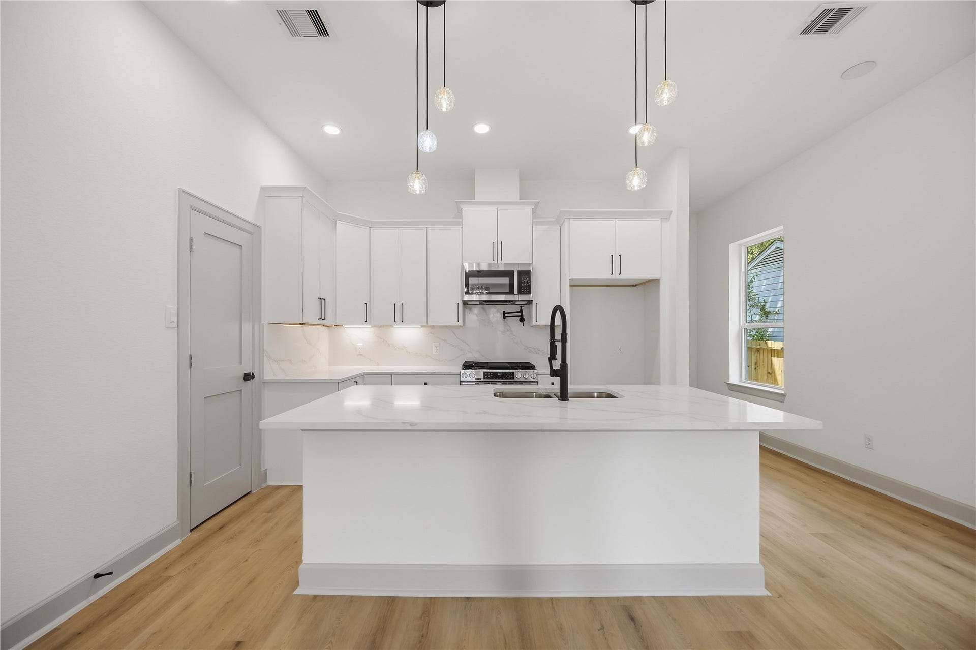 5218 Higgins Street, #A/B, Houston, TX 77033