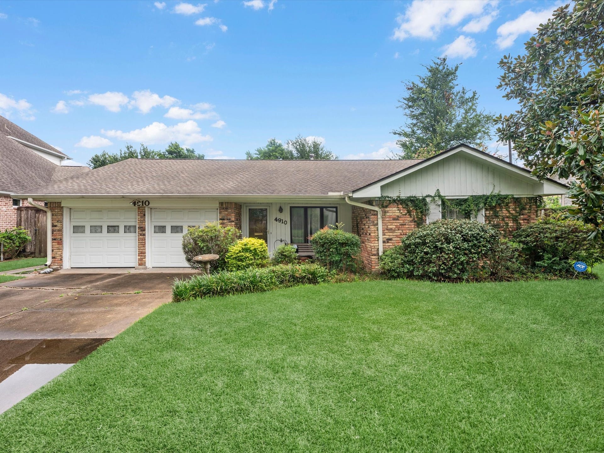 4910 Yarwell Drive, Houston, TX 77096 Welcome to 4910 Yarwell!