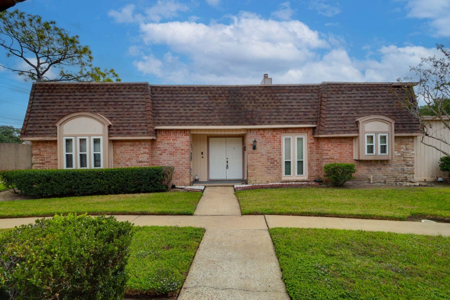 Property photo for 2912 Camelot Lane, Missouri City, TX