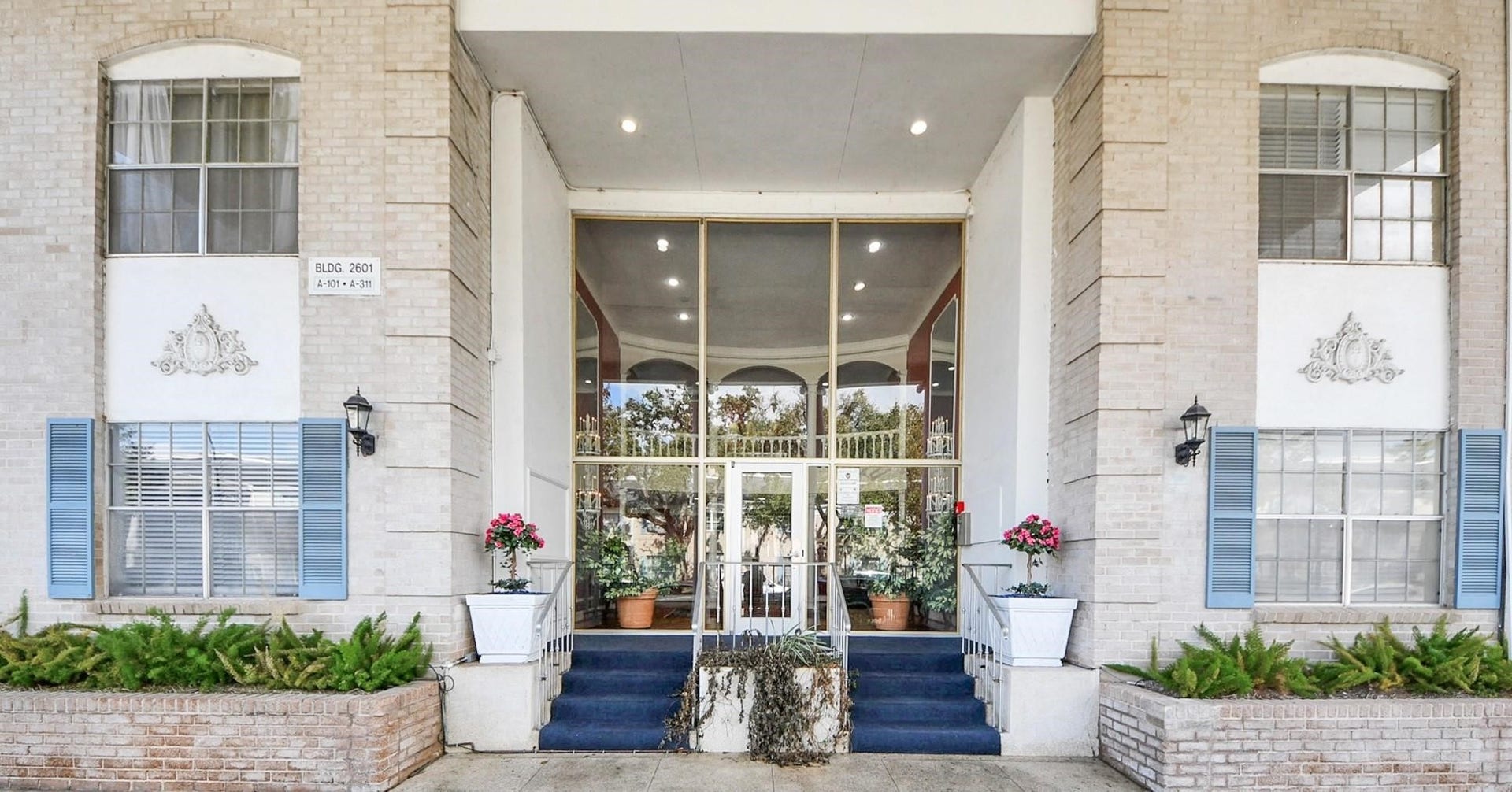 2601 Bellefontaine Street, #C104, Houston, TX 77025 Gated community right off Kirby