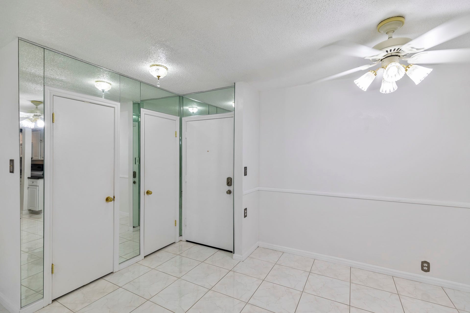 2601 Bellefontaine Street, #C104, Houston, TX 77025 this unit offers plenty of closet space