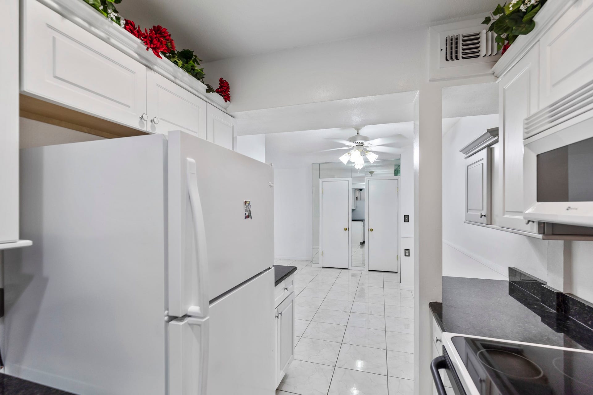 2601 Bellefontaine Street, #C104, Houston, TX 77025 plenty of storage space