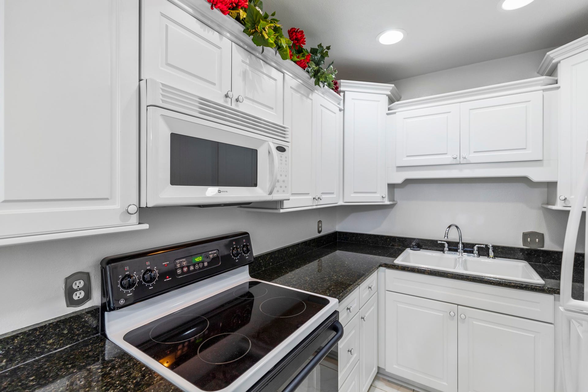 2601 Bellefontaine Street, #C104, Houston, TX 77025 Granite countertops