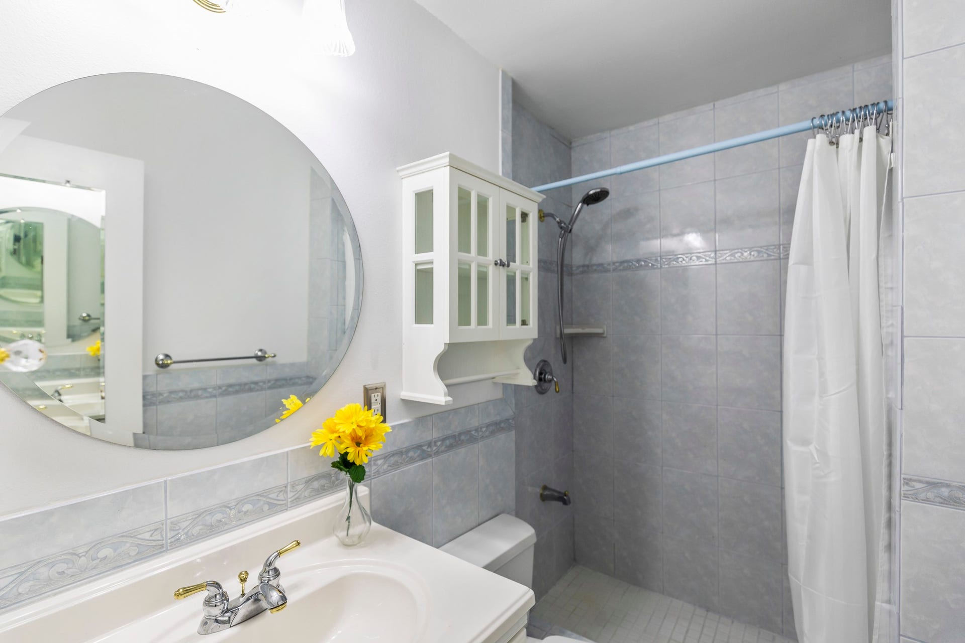 2601 Bellefontaine Street, #C104, Houston, TX 77025 Updated and modern Bathroom