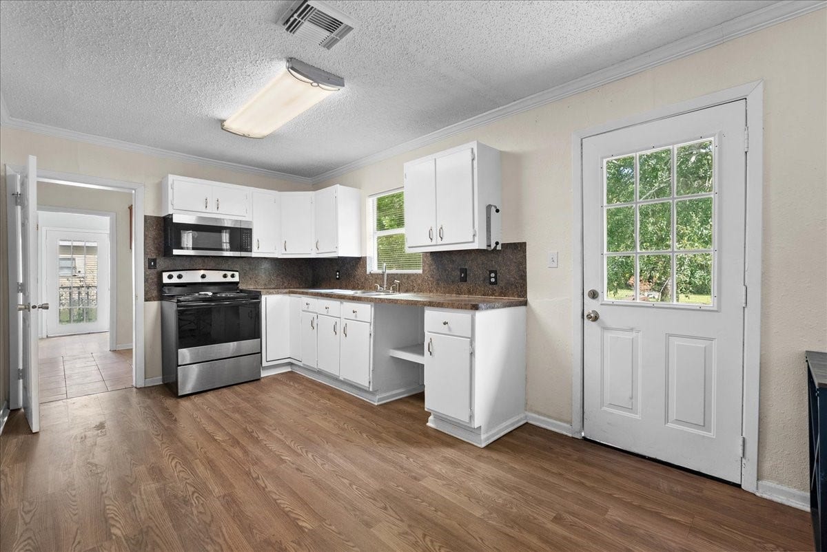 6119 Highland Road, Santa Fe, TX 77517 6119 Highland Road, Santa Fe, TX 77517