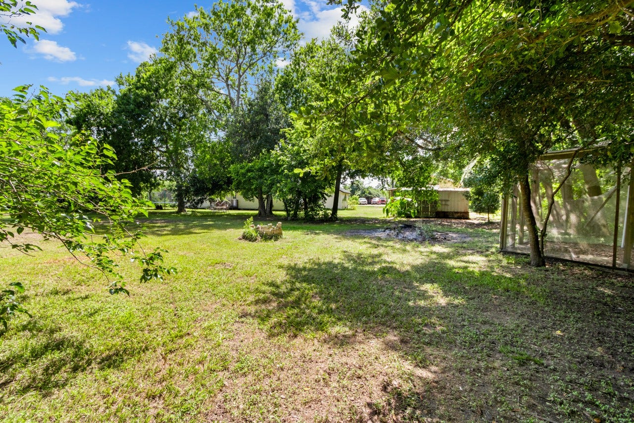 6119 Highland Road, Santa Fe, TX 77517 6119 Highland Road, Santa Fe, TX 77517