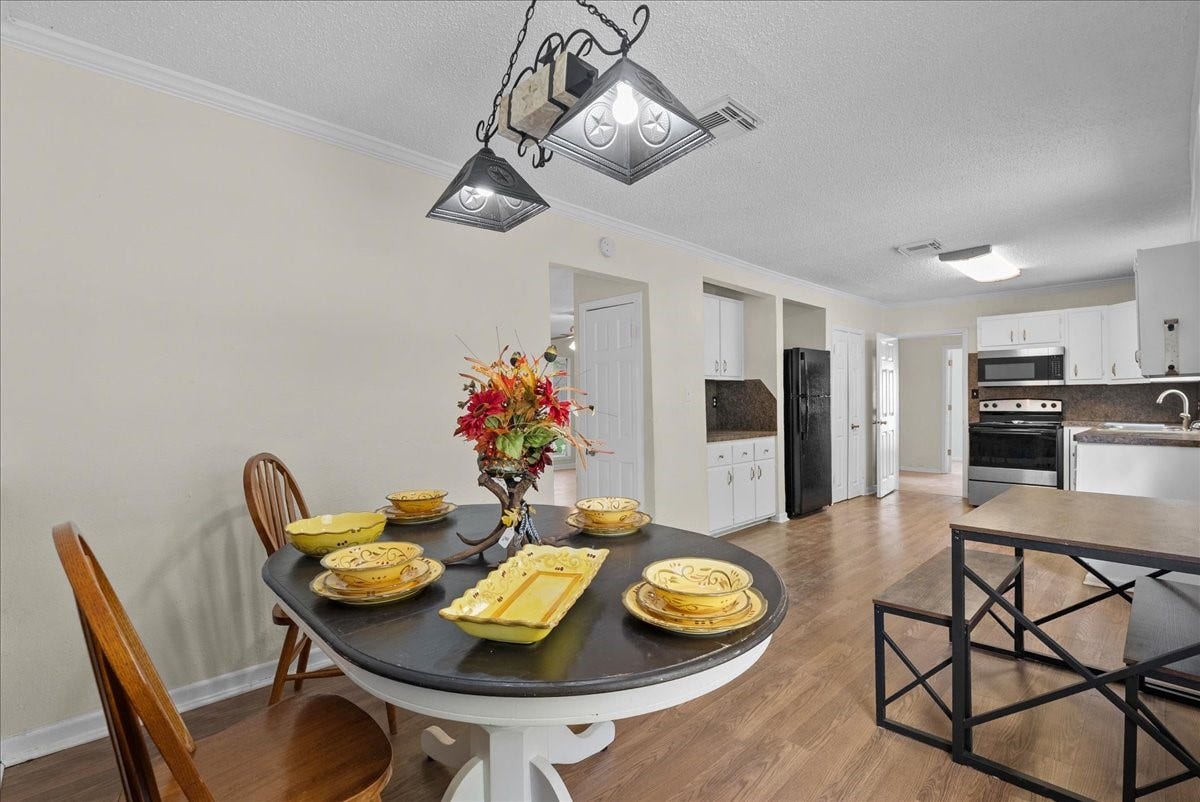 6119 Highland Road, Santa Fe, TX 77517 6119 Highland Road, Santa Fe, TX 77517
