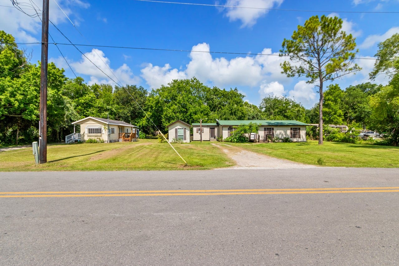 6119 Highland Road, Santa Fe, TX 77517 6119 Highland Road, Santa Fe, TX 77517