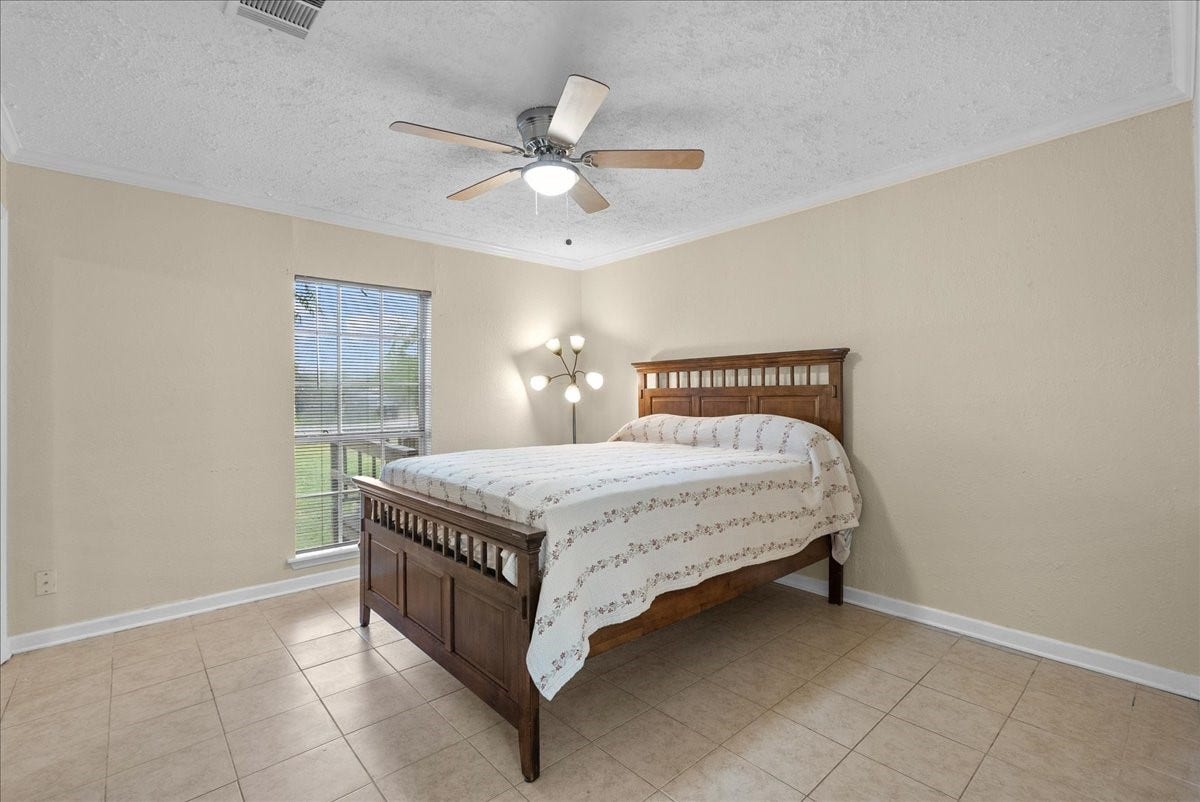 6119 Highland Road, Santa Fe, TX 77517 6119 Highland Road, Santa Fe, TX 77517