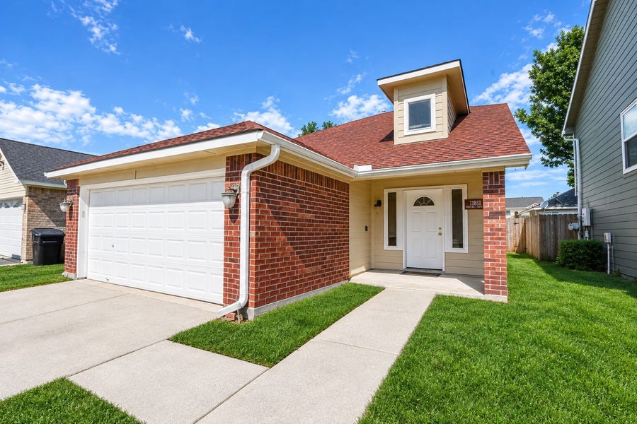 Property photo for 11811 Fossil Rock Lane, Houston, TX