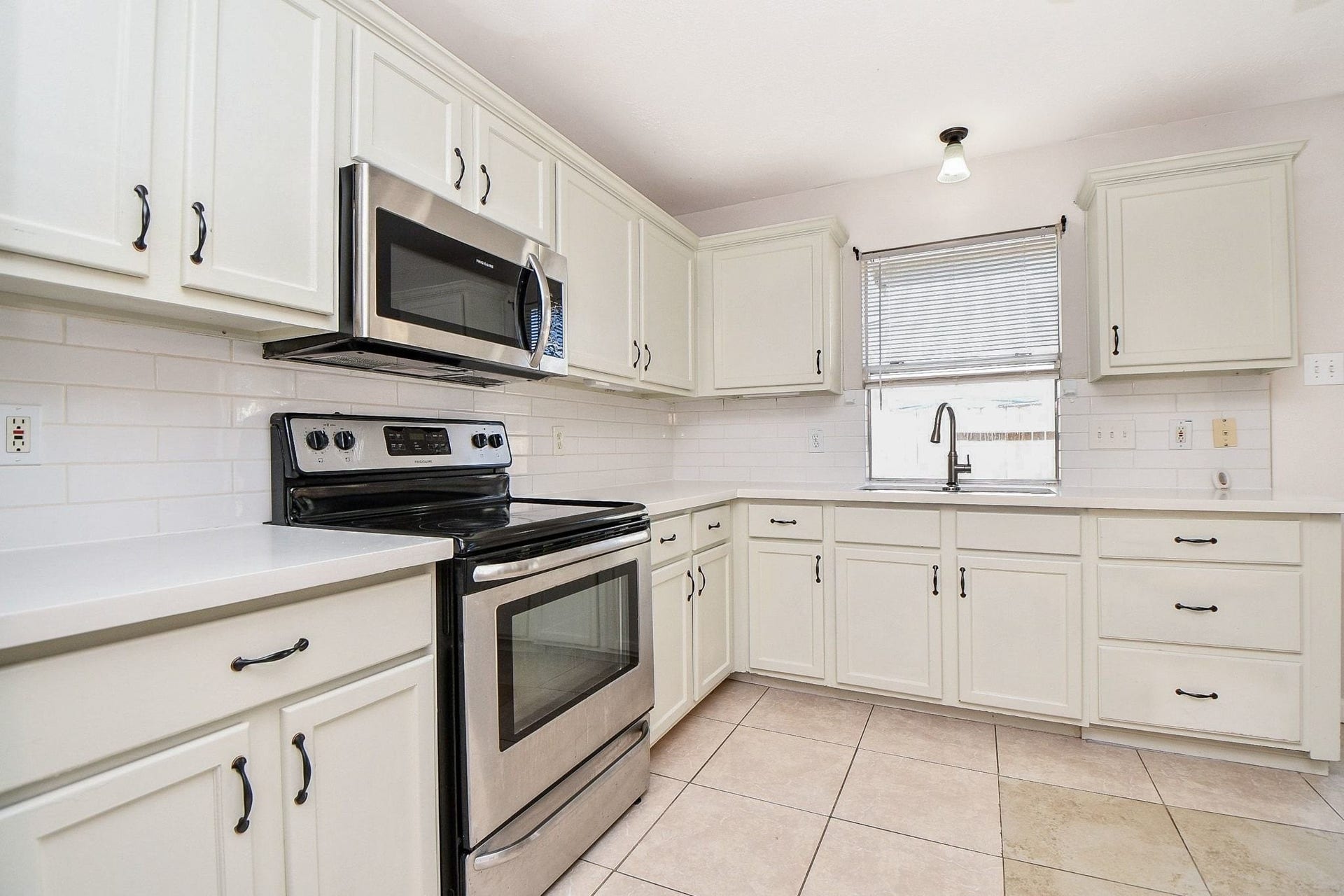 11811 Fossil Rock Lane, Houston, TX 77034 11811 Fossil Rock Lane, Houston, TX 77034