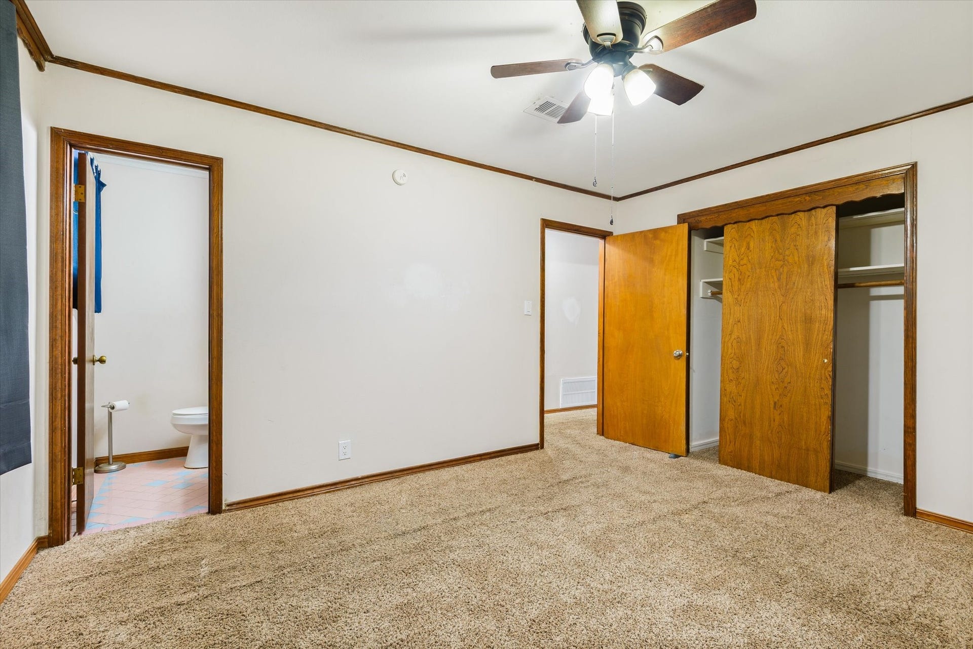 213 Highland Drive, Hitchcock, TX 77563 Primary bedroom