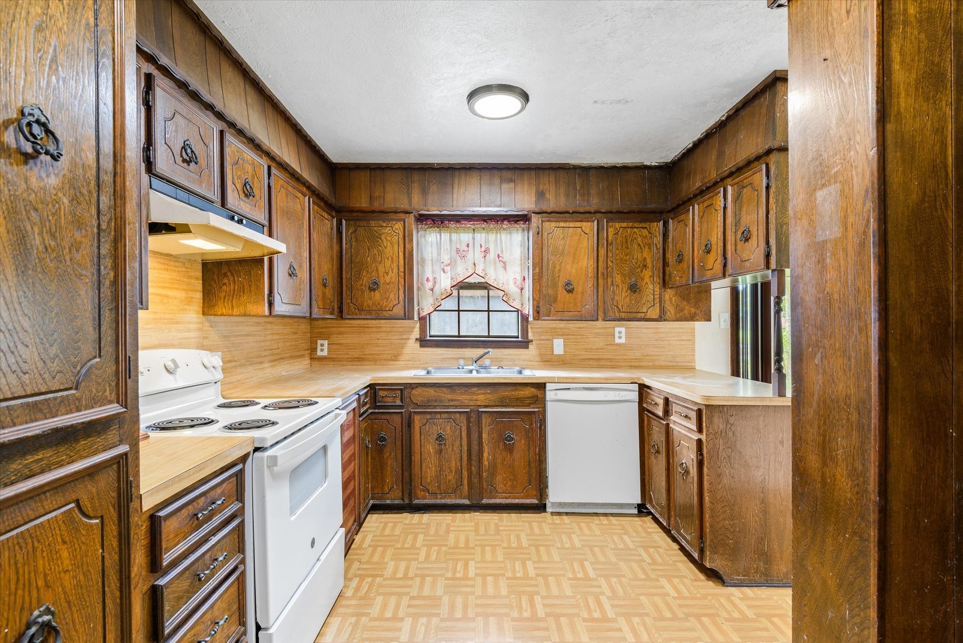 213 Highland Drive, Hitchcock, TX 77563 Kitchen with lots of cabinets