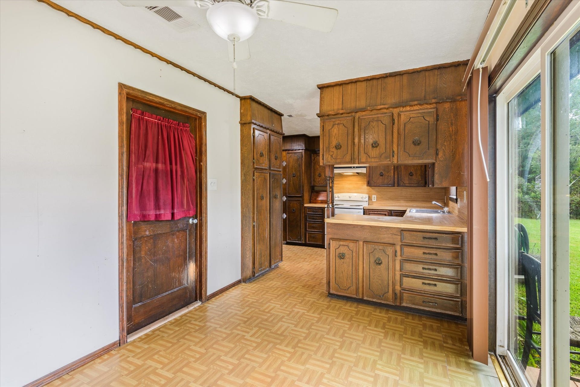 213 Highland Drive, Hitchcock, TX 77563 213 Highland Drive, Hitchcock, TX 77563
