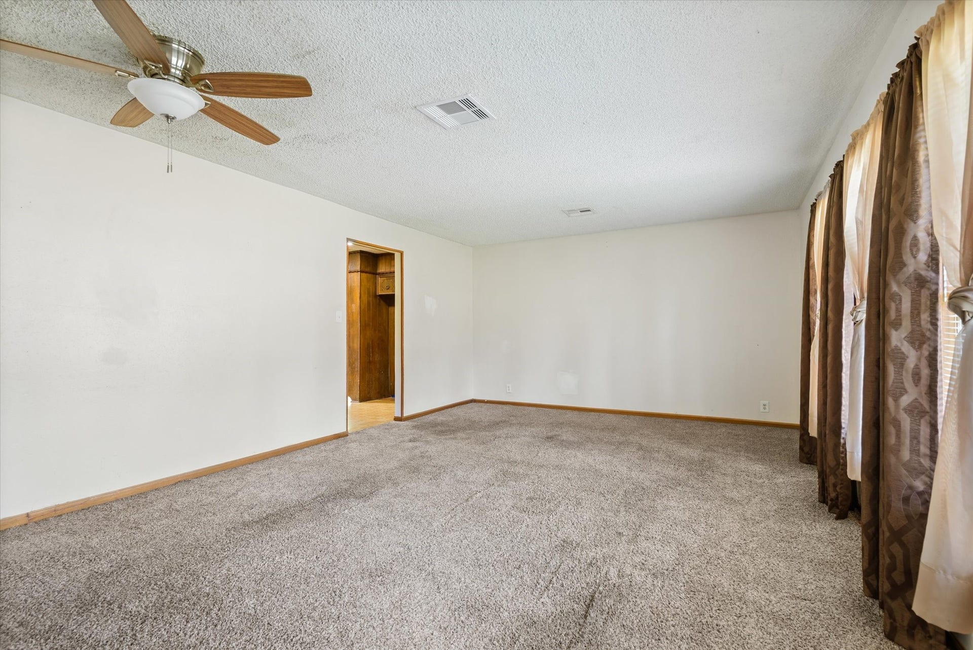 213 Highland Drive, Hitchcock, TX 77563 213 Highland Drive, Hitchcock, TX 77563