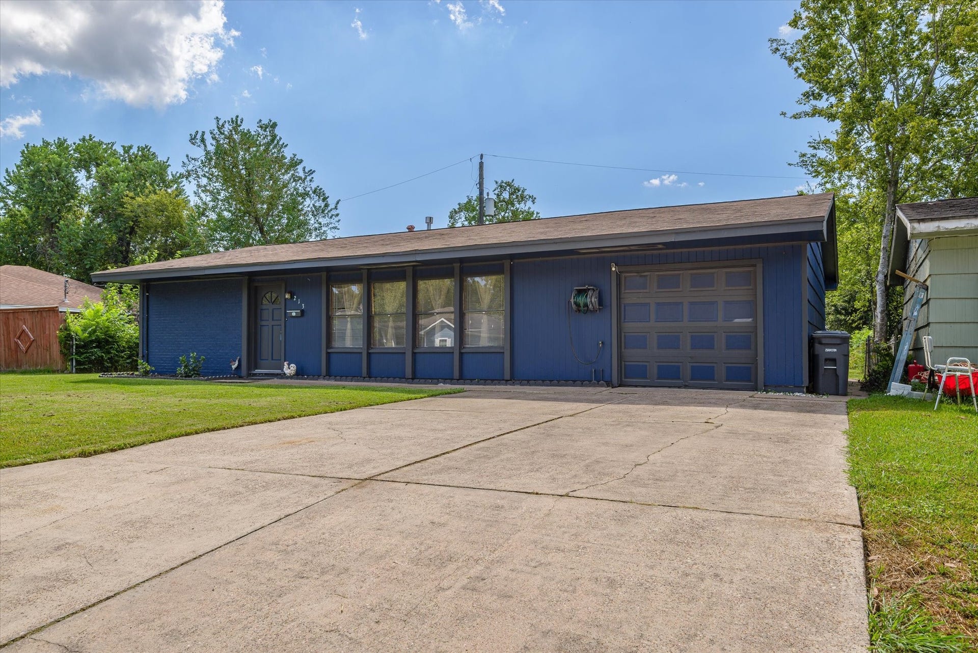 213 Highland Drive, Hitchcock, TX 77563 Welcome home