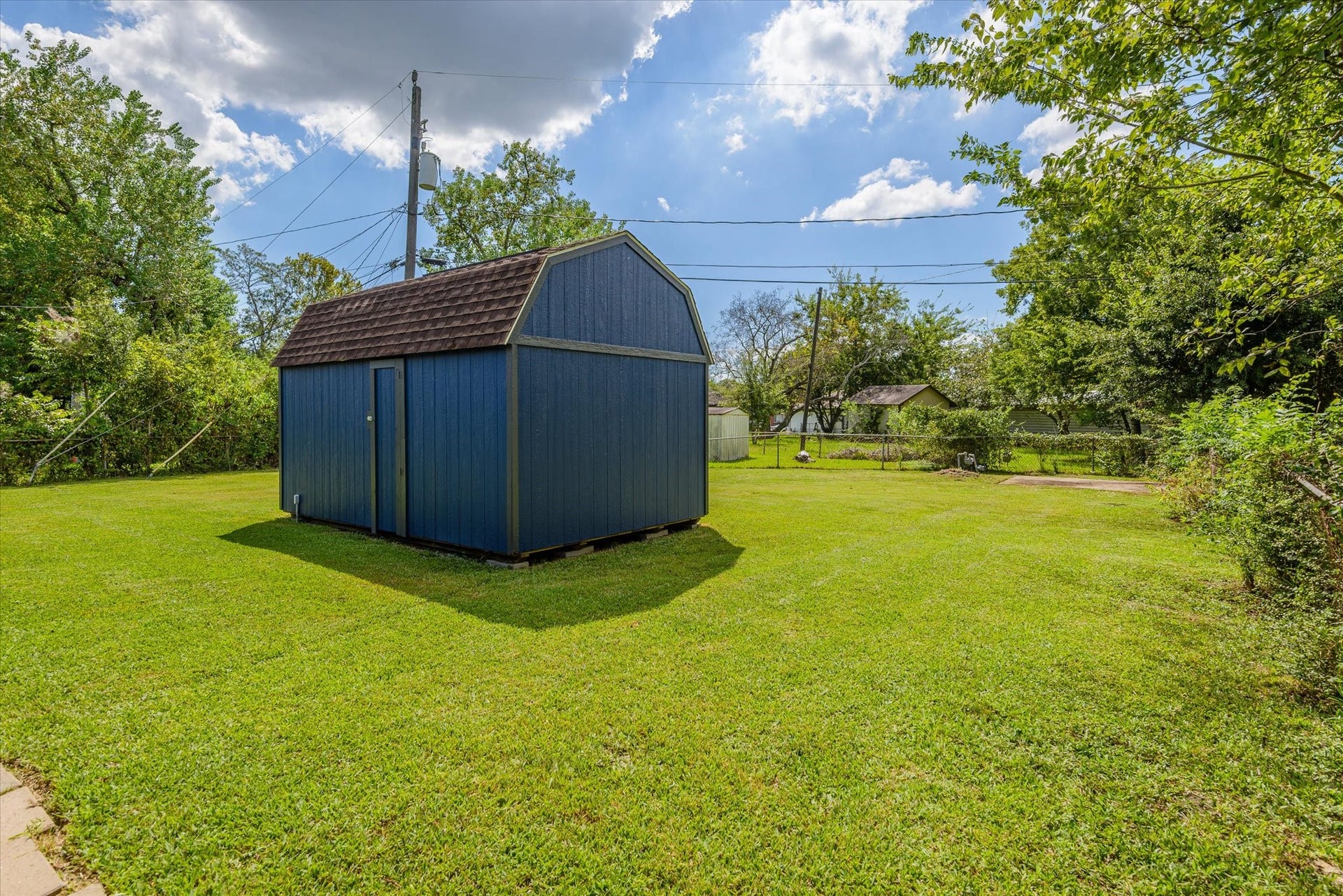 213 Highland Drive, Hitchcock, TX 77563 Large shed in back yard