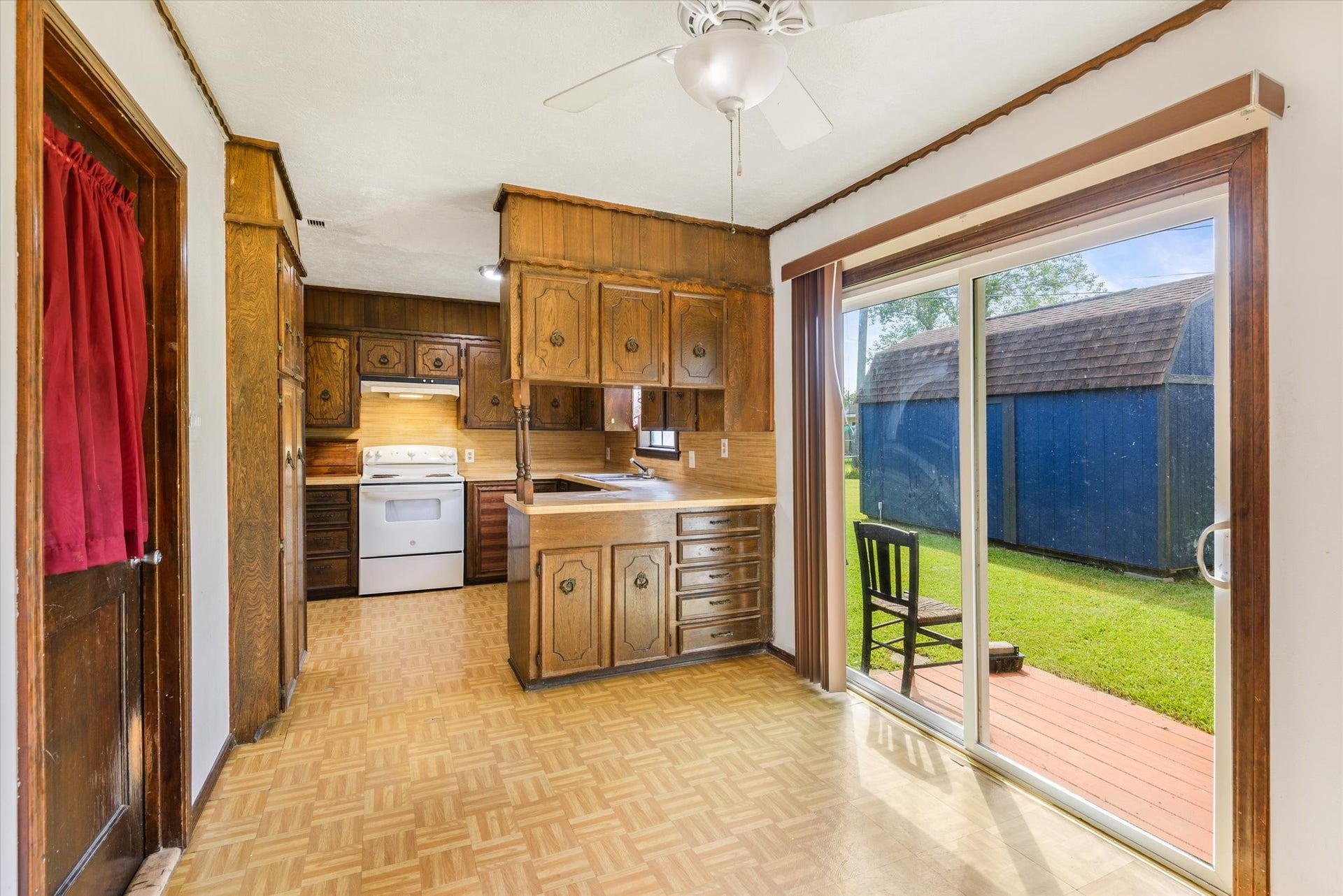 213 Highland Drive, Hitchcock, TX 77563 Dining room with large sliding door into backyard