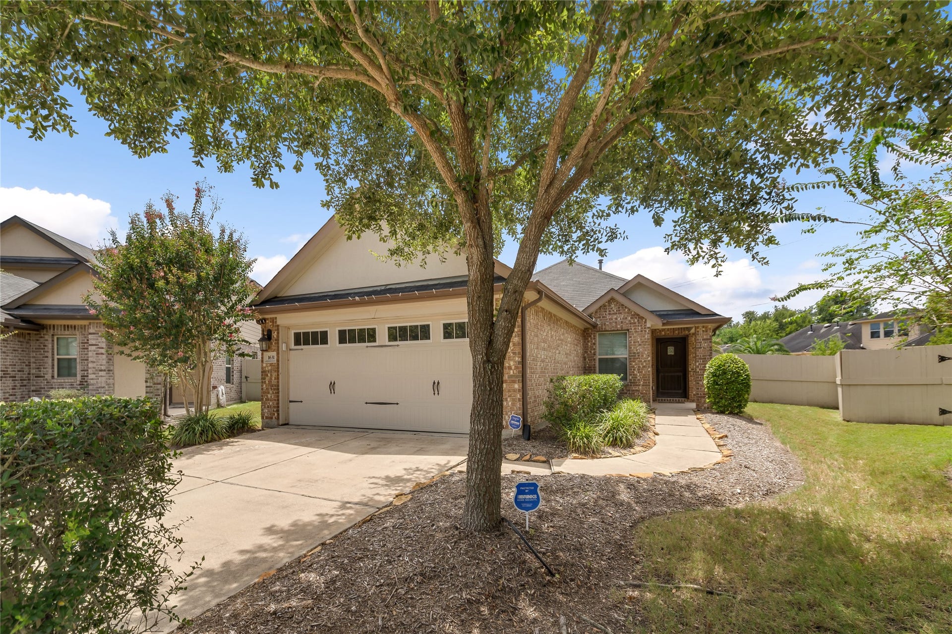 1631 City Pass Lane, Houston, TX 77047 Tucked on a cul-de-sac, this single-story 3-bedroom, 2-bath home offers an inviting first impression and the ease of everyday living all on one level, with an attached 2-car garage and an oversized 8,738 sq. ft. lot.