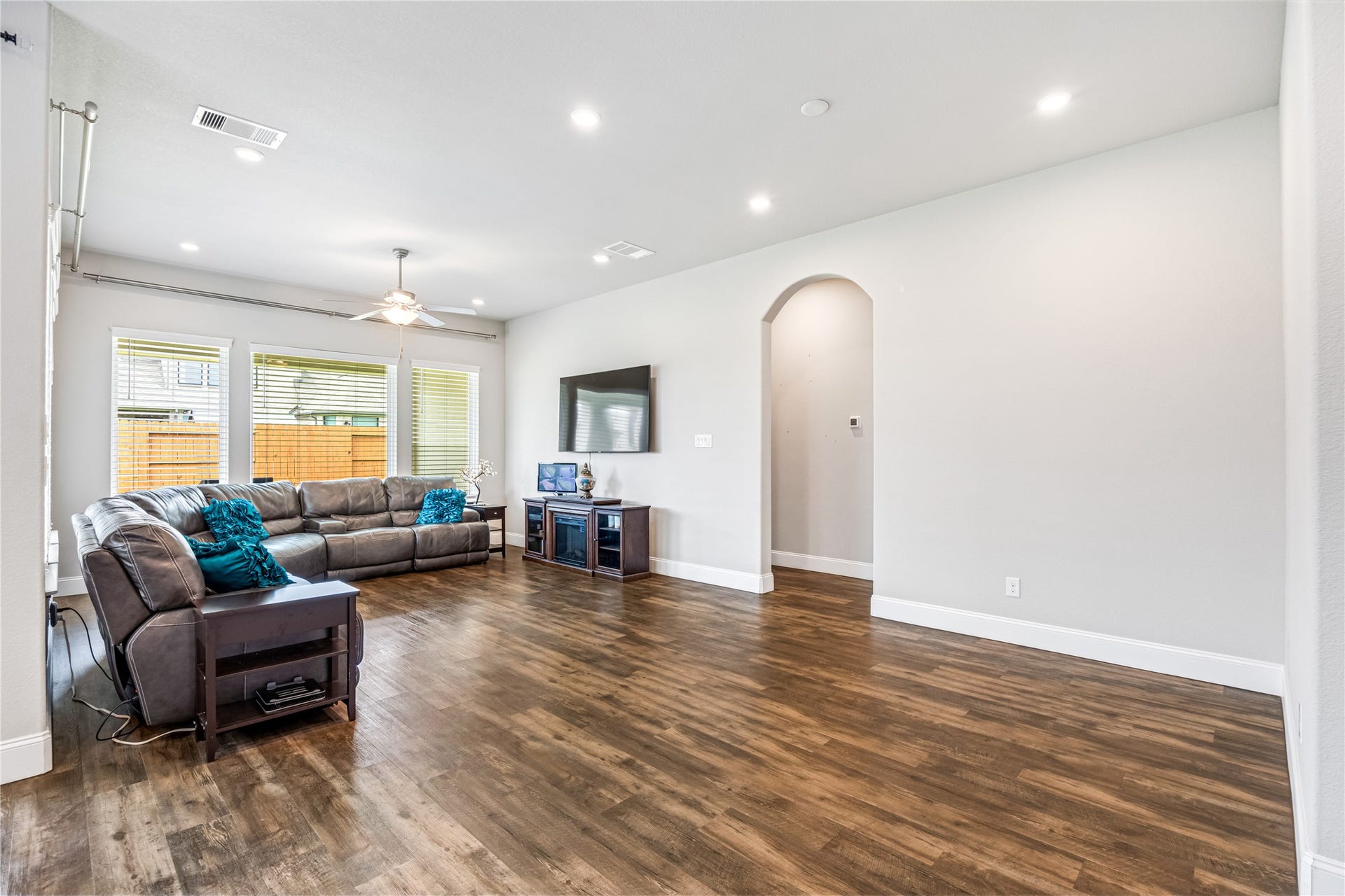 15811 Sunlit Falls Drive, Humble, TX 77346 15811 Sunlit Falls Drive, Humble, TX 77346