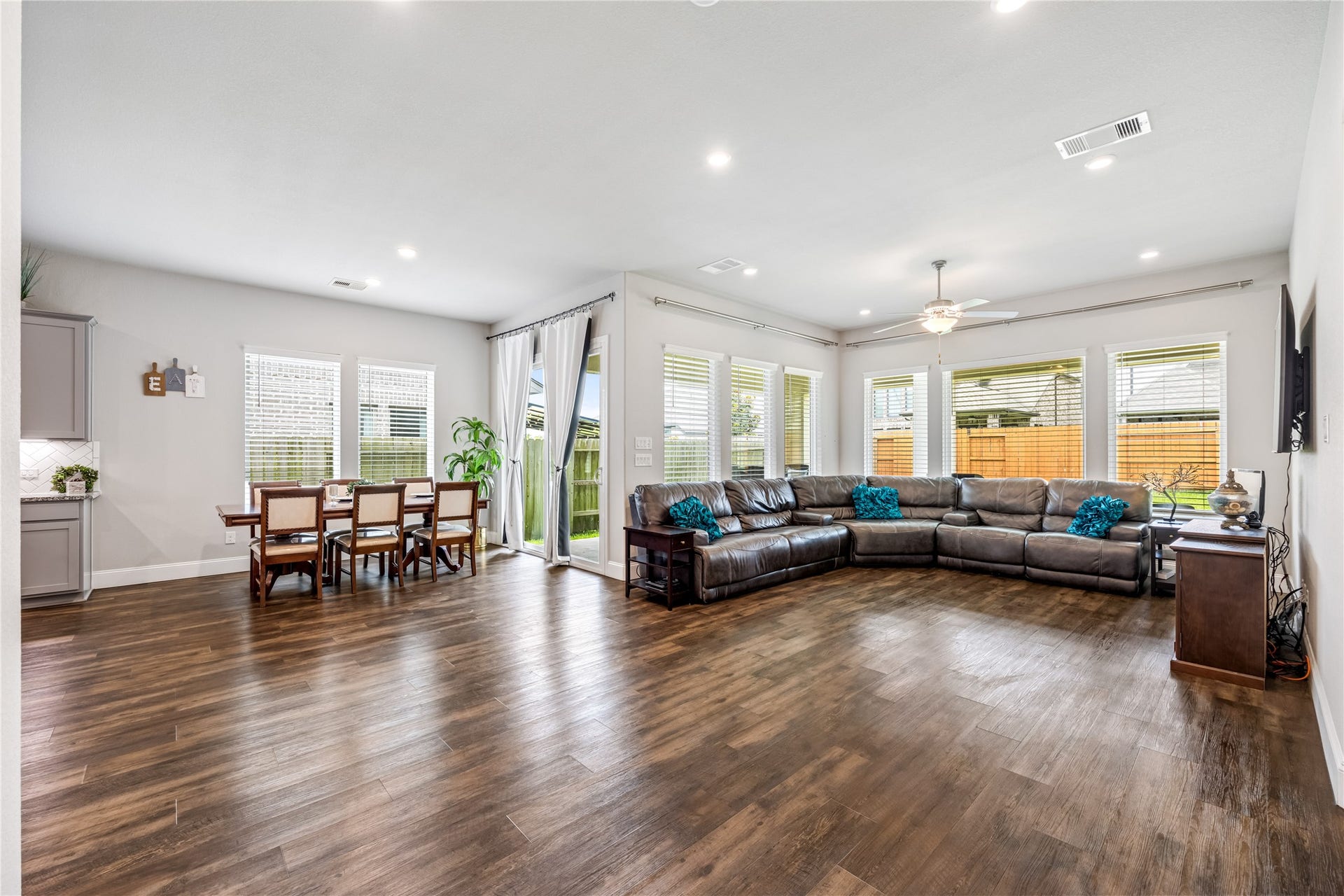 15811 Sunlit Falls Drive, Humble, TX 77346 15811 Sunlit Falls Drive, Humble, TX 77346