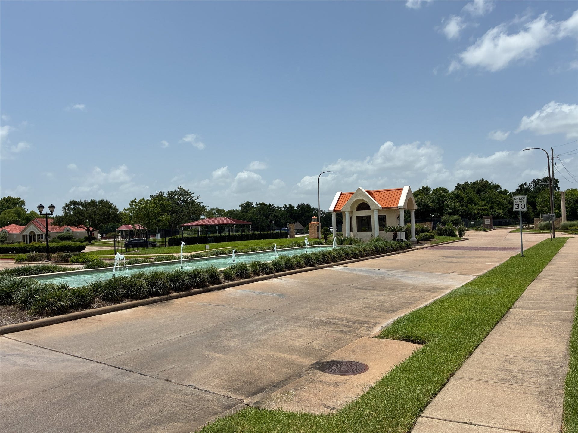 2106 Lakeshore Forest Court, Missouri City, TX 77459