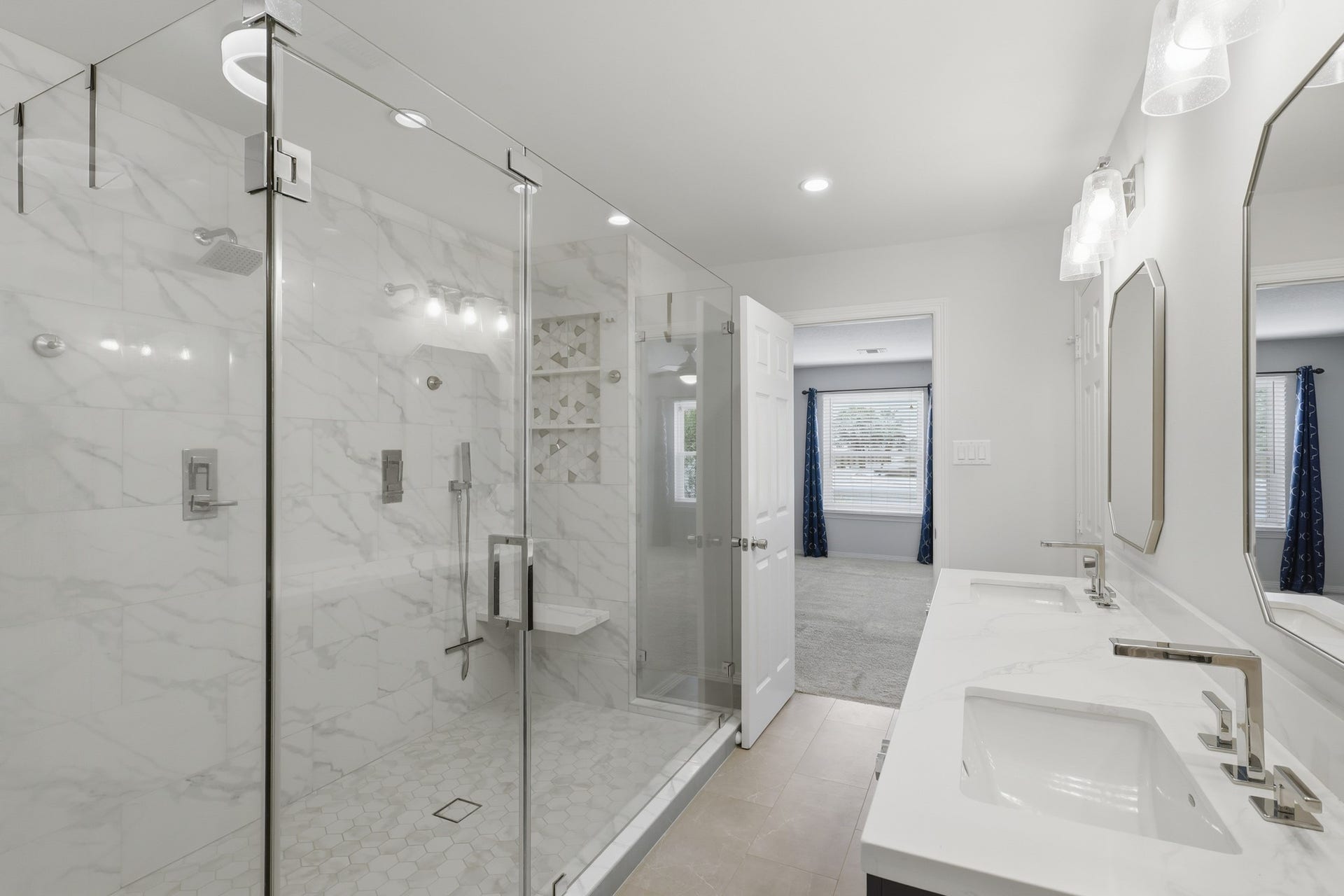 9419 Stonehouse Lane, Houston, TX 77025 primary bathroom