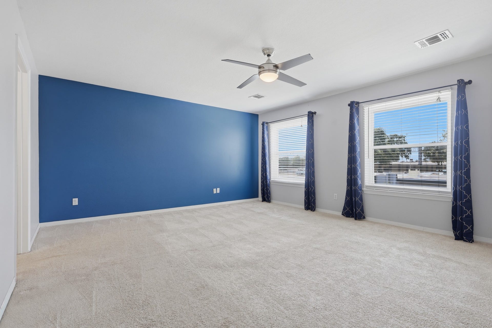 9419 Stonehouse Lane, Houston, TX 77025 primary bedroom