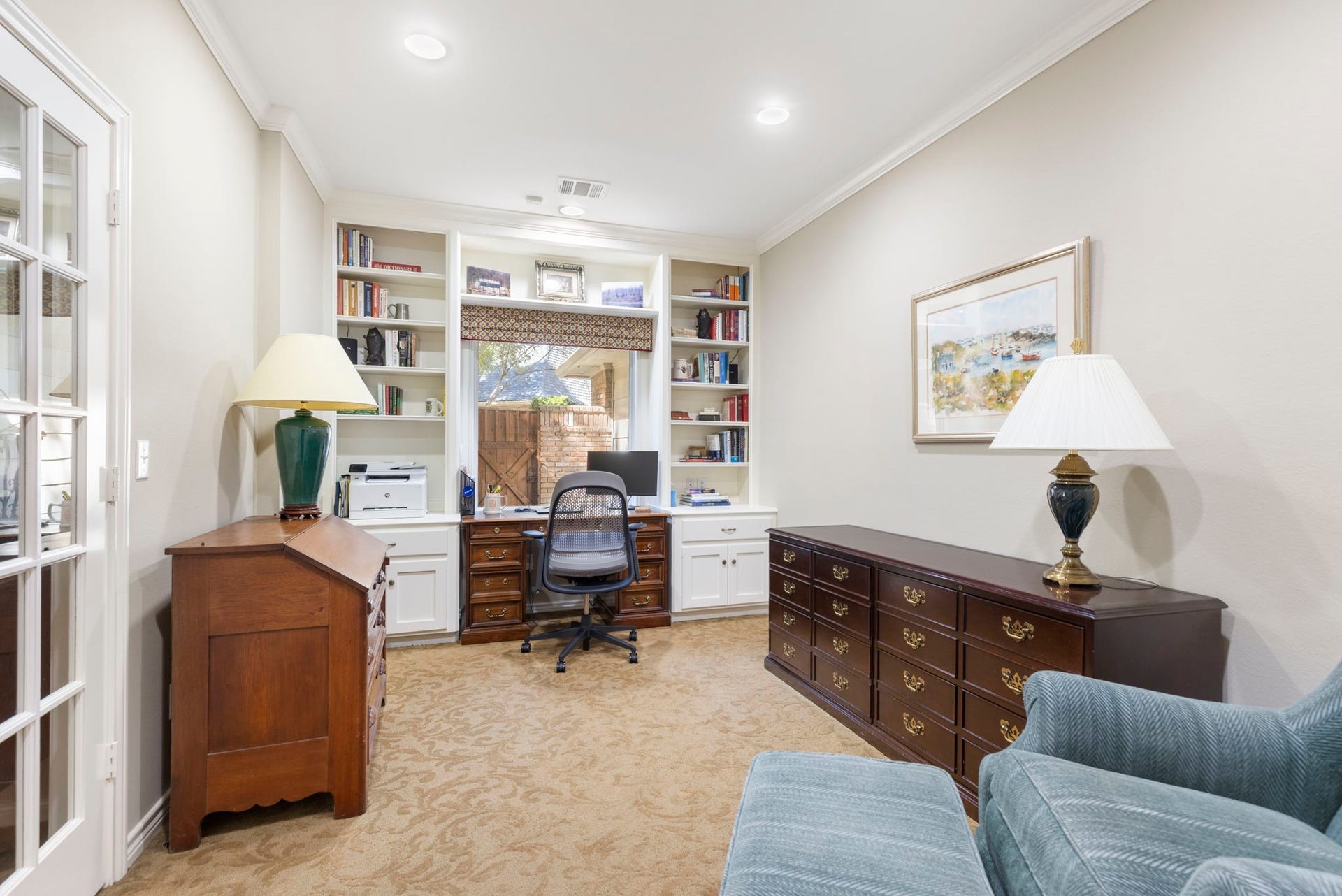 14018 Court Of Regents, Houston, TX 77069 Built in shelving and a window overlooking greenery make this adjoining room an appealing place for a home office or personal library.