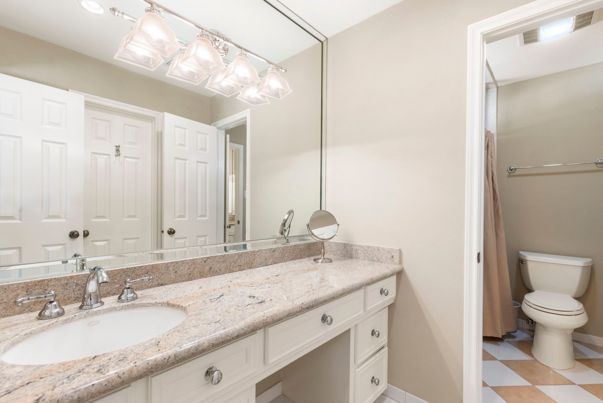 14018 Court Of Regents, Houston, TX 77069 A generous vanity and a separate toilet and bathing area add practical convenience to this secondary bathroom.