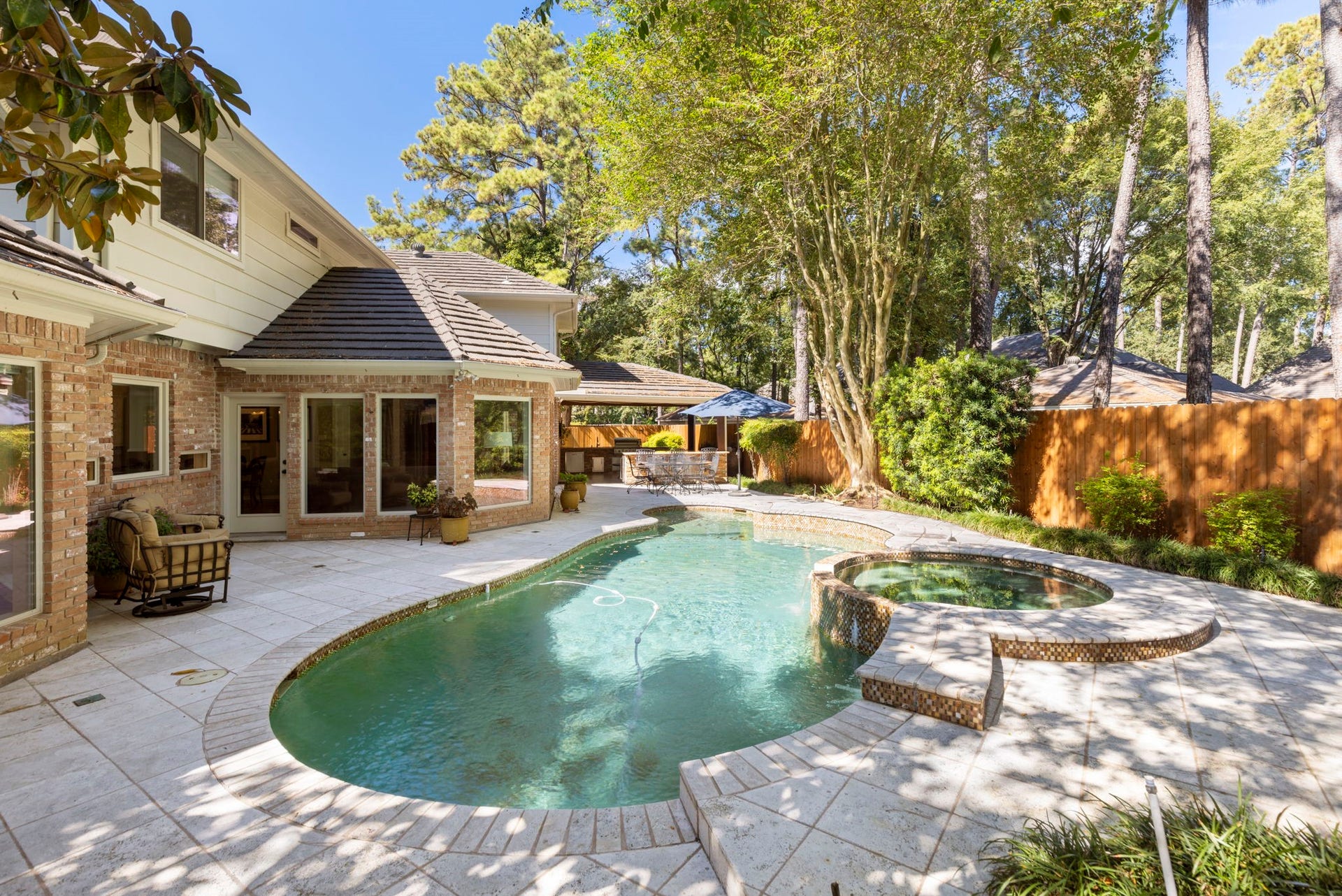 14018 Court Of Regents, Houston, TX 77069 A raised spa and welcoming pool extend the home's entertaining possibilities into a beautifully enclosed outdoor setting.