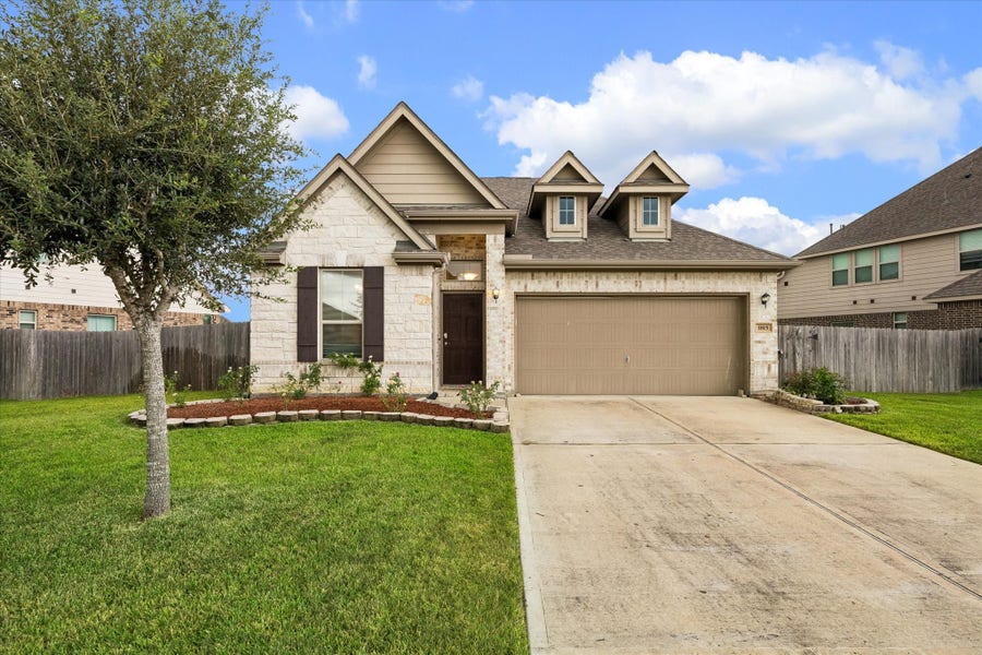 Property photo for 1815 Oakdale Mist Drive, Dickinson, TX