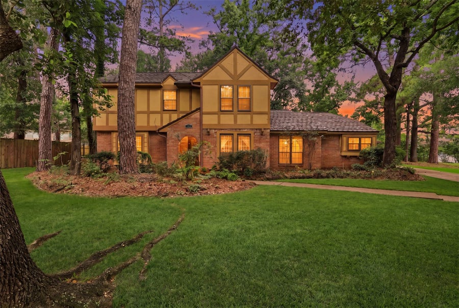 Property photo for 8227 Roebourne Lane, Houston, TX