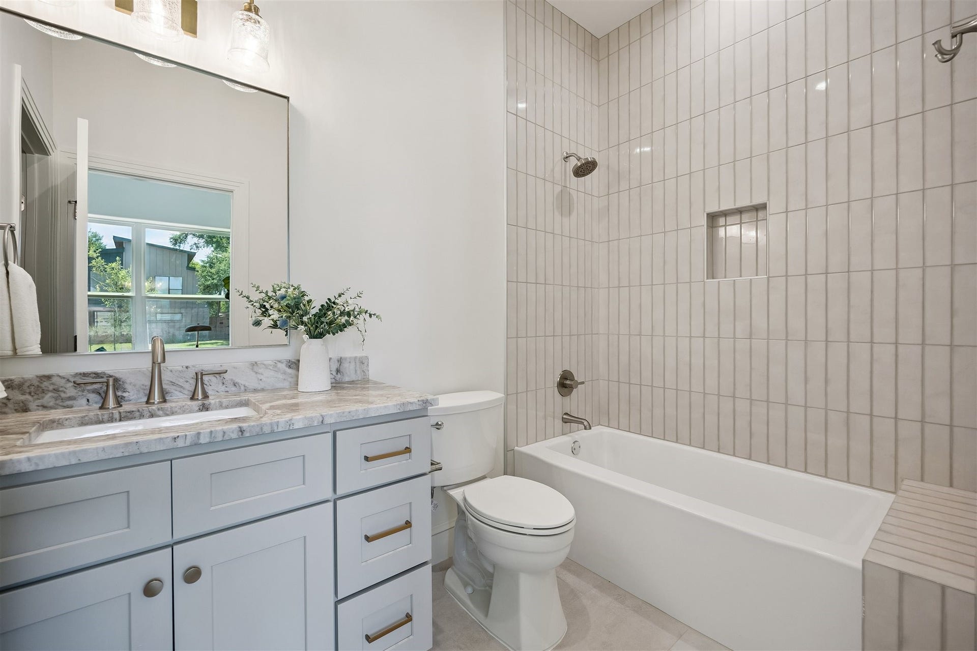 En-suite bathroom for second bedroom on first floor