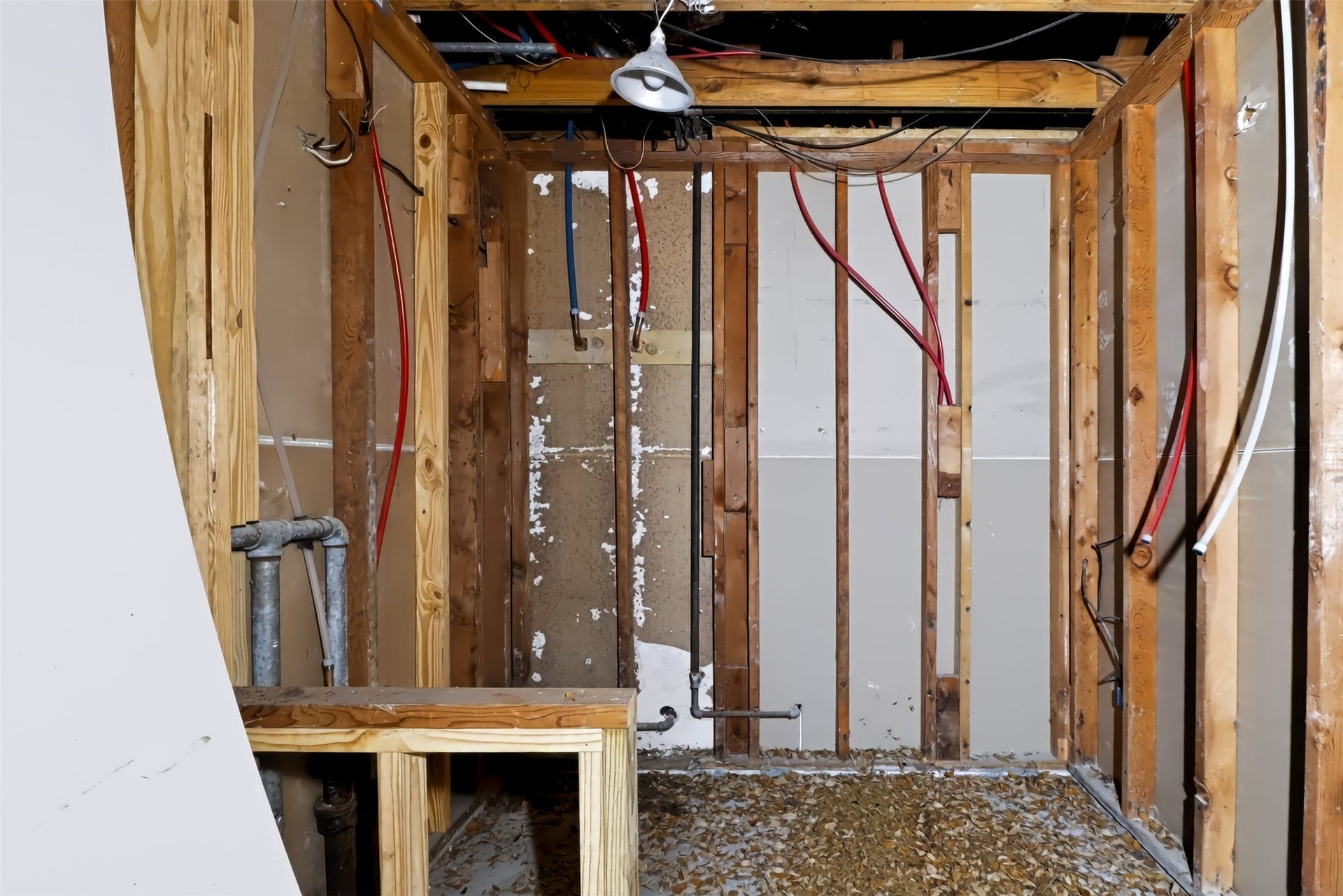 211 Rue Orleans Street, Baytown, TX 77520 primary bathroom needs to be redone