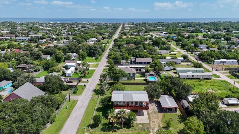 749 12th Street, Dickinson, TX 77539 749 12th Street, Dickinson, TX 77539