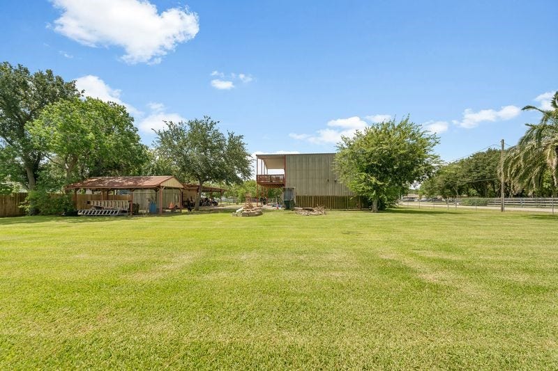 749 12th Street, Dickinson, TX 77539 749 12th Street, Dickinson, TX 77539