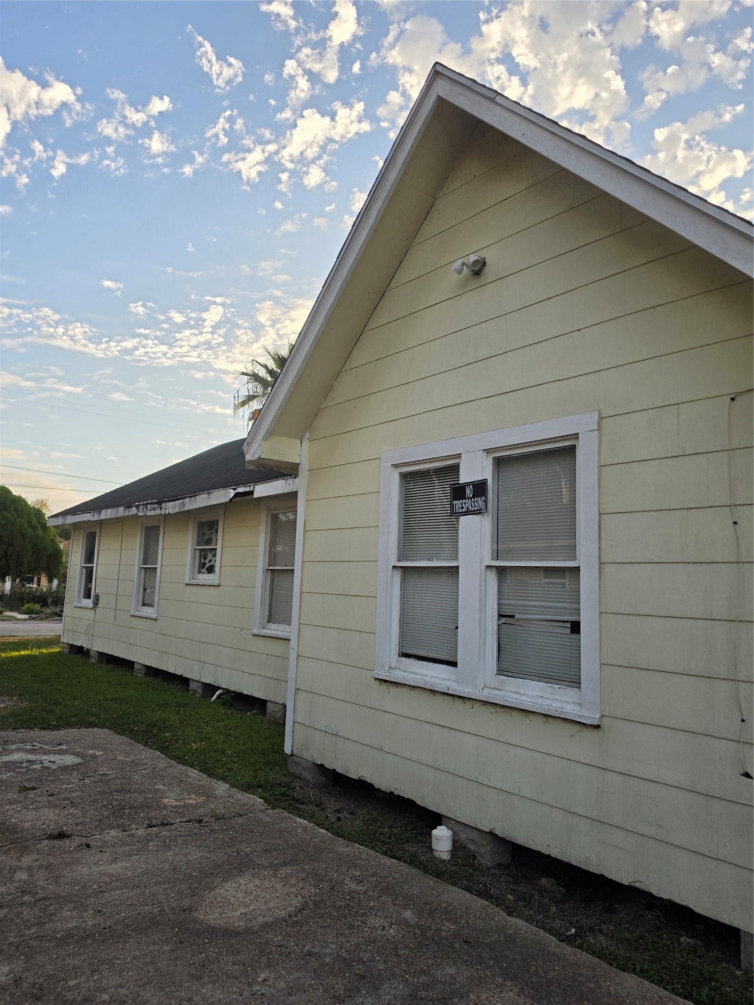 108 W Humble Street, Baytown, TX 77520 108 W Humble Street, Baytown, TX 77520