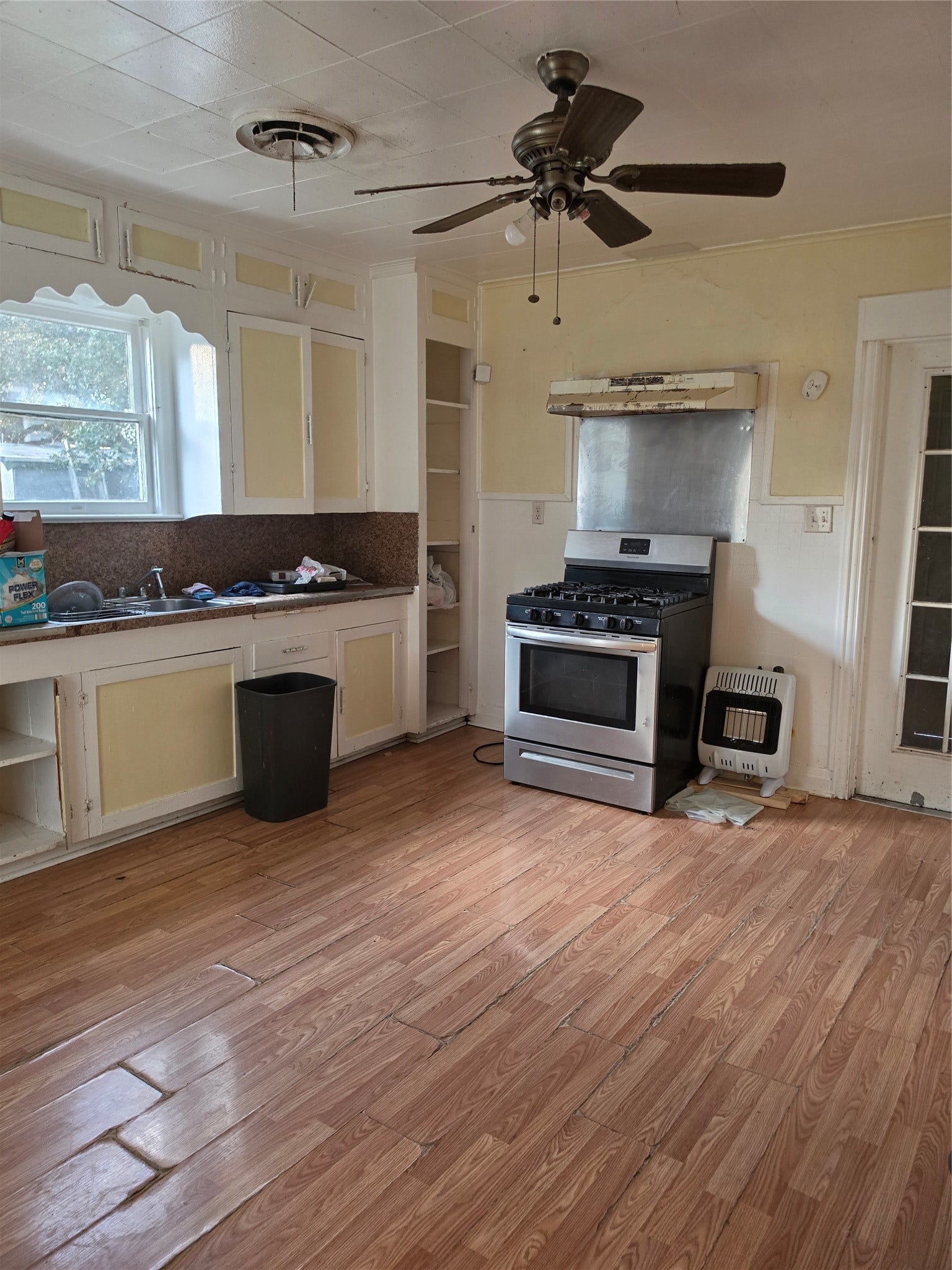 108 W Humble Street, Baytown, TX 77520 108 W Humble Street, Baytown, TX 77520