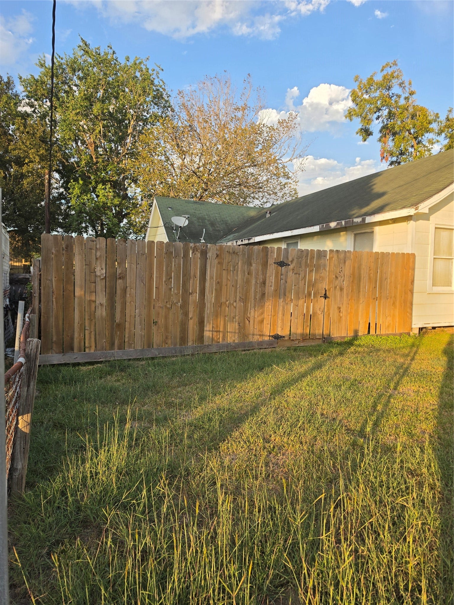 108 W Humble Street, Baytown, TX 77520 108 W Humble Street, Baytown, TX 77520