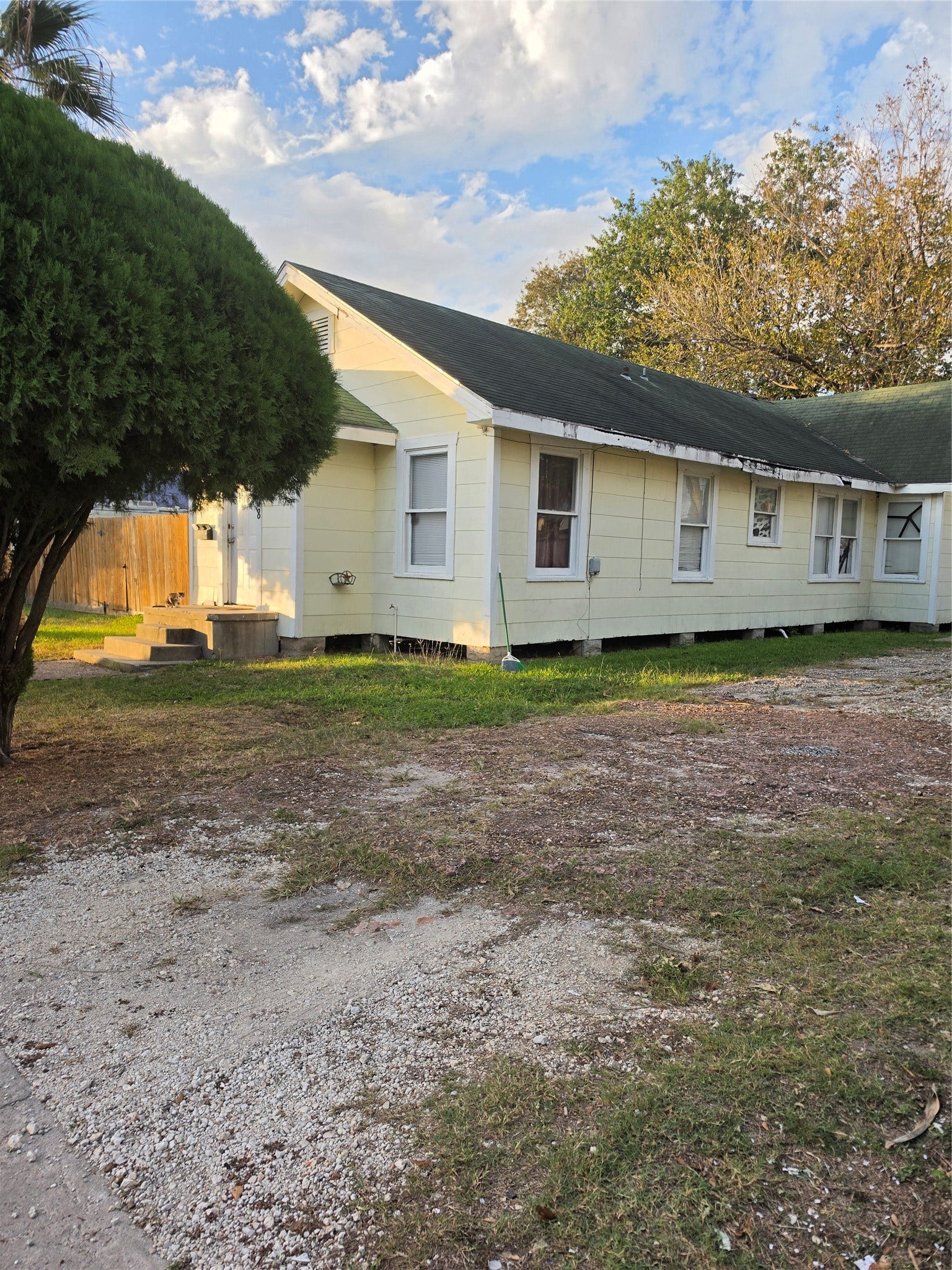 108 W Humble Street, Baytown, TX 77520 108 W Humble Street, Baytown, TX 77520