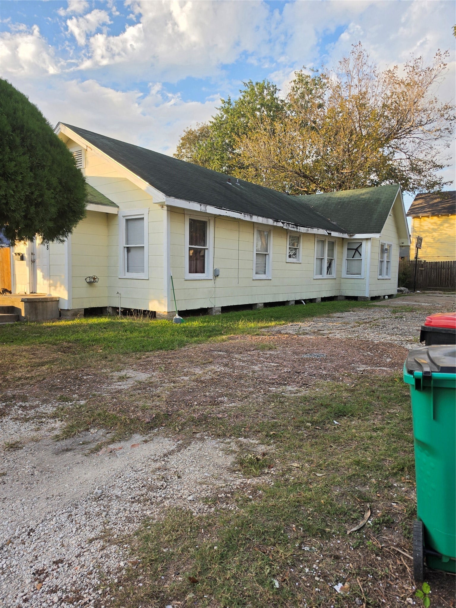 108 W Humble Street, Baytown, TX 77520 108 W Humble Street, Baytown, TX 77520