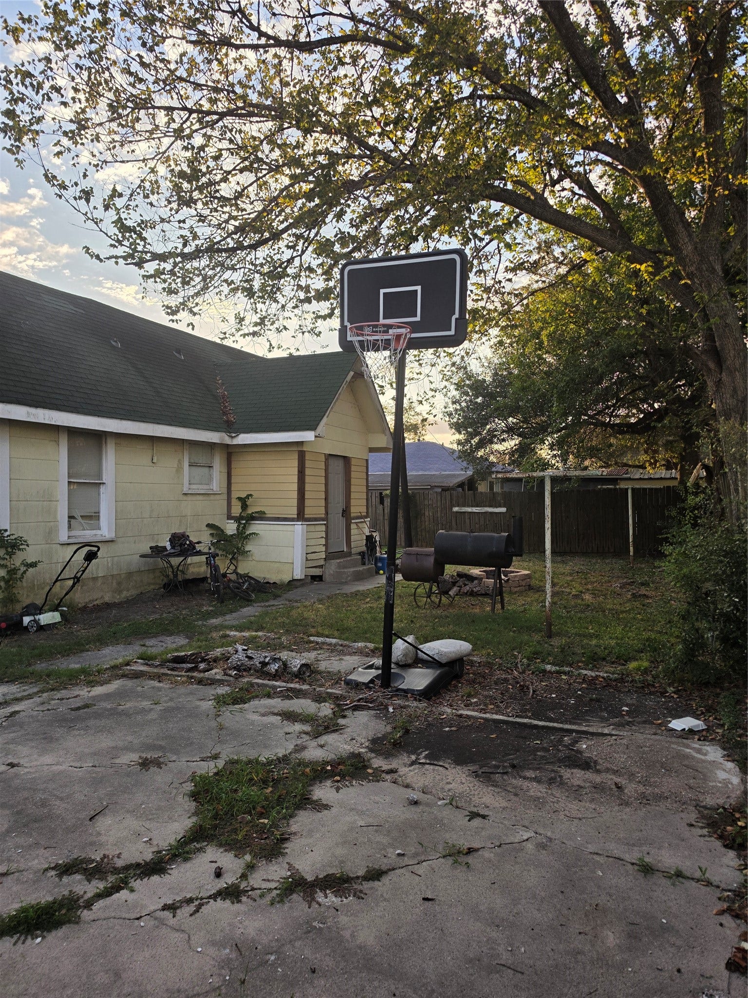 108 W Humble Street, Baytown, TX 77520 108 W Humble Street, Baytown, TX 77520